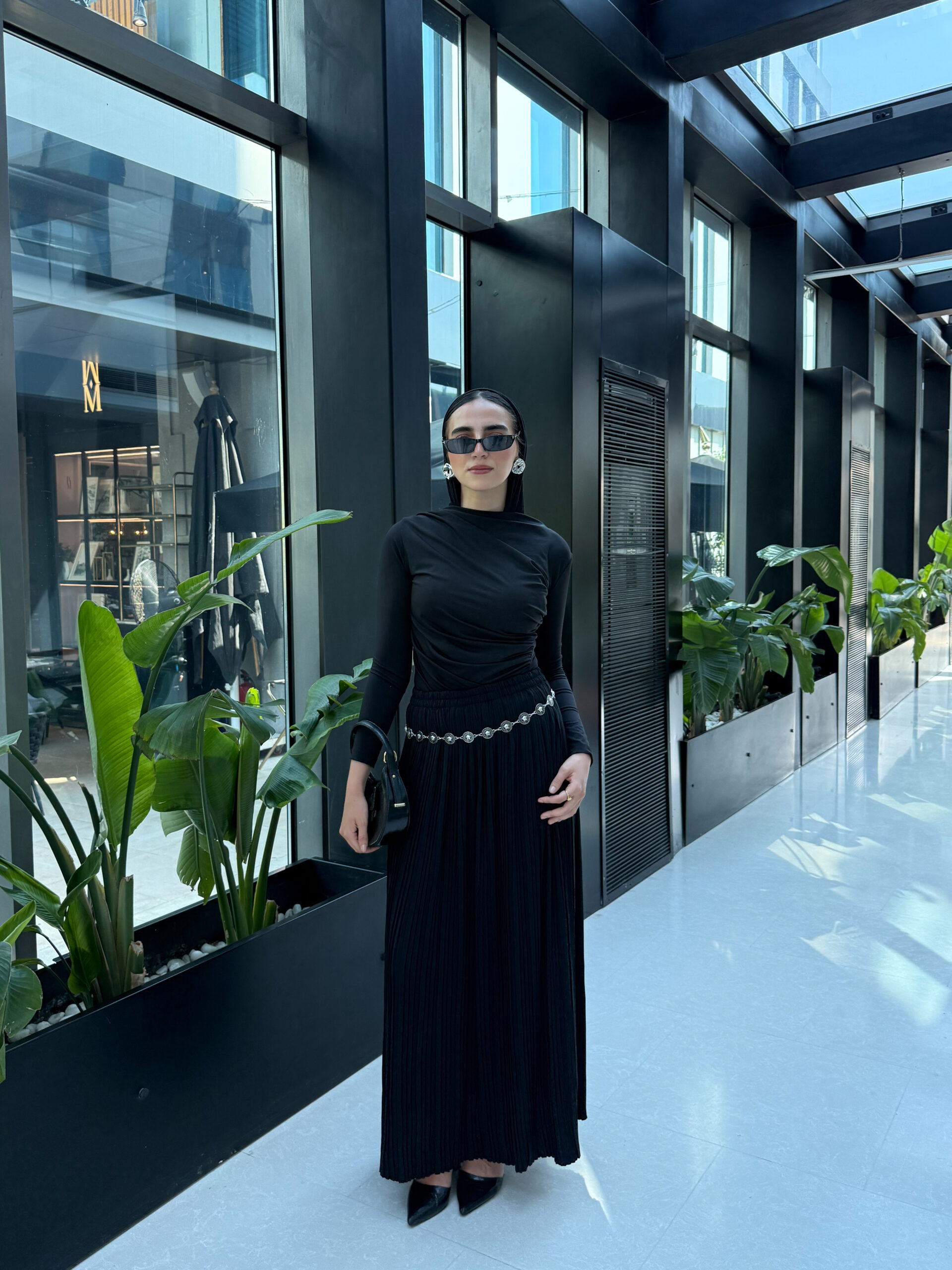 Pleated skirt made from imported crepe fabric (Black)