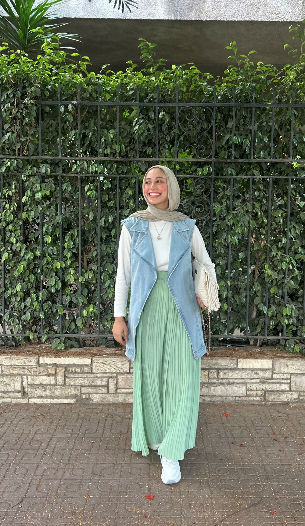 Pleated skirt made from imported crepe fabric (Sage)