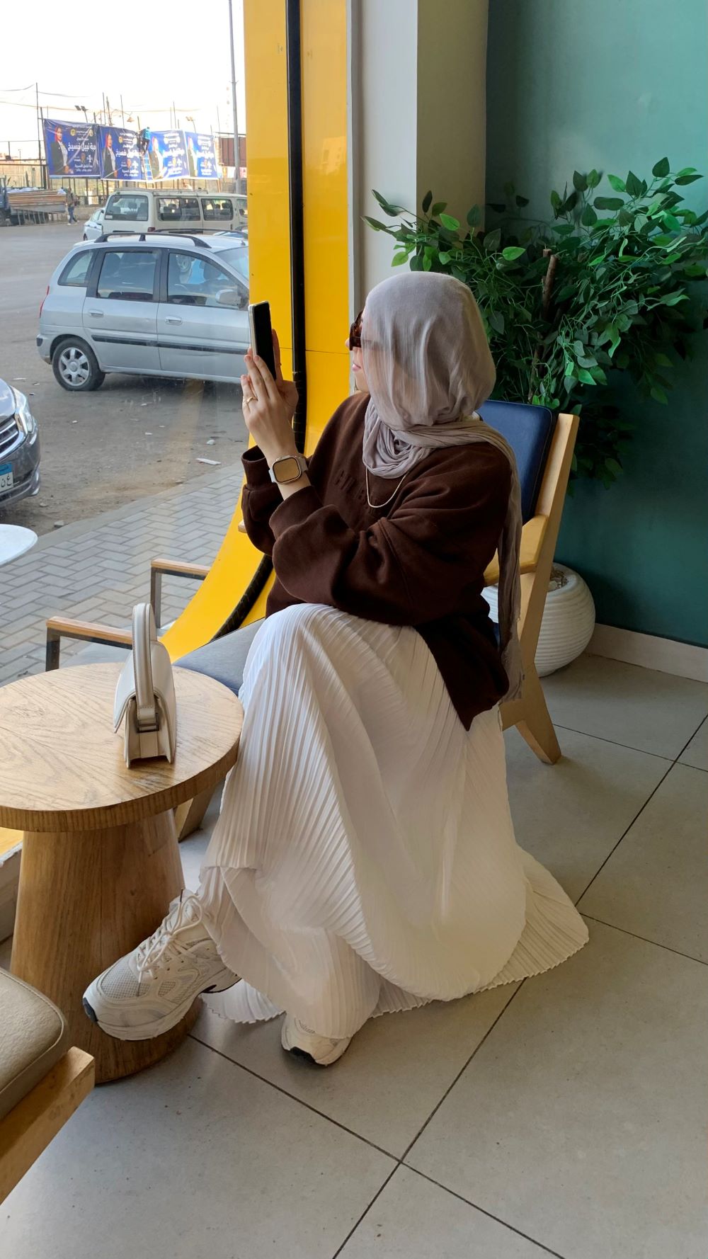Pleated skirt made from imported crepe fabric (Off White) - Image 9
