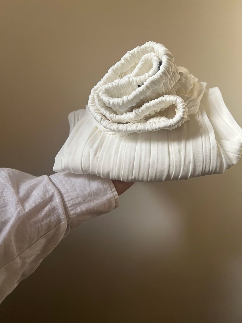 Pleated skirt made from imported crepe fabric (Off White) - Image 7