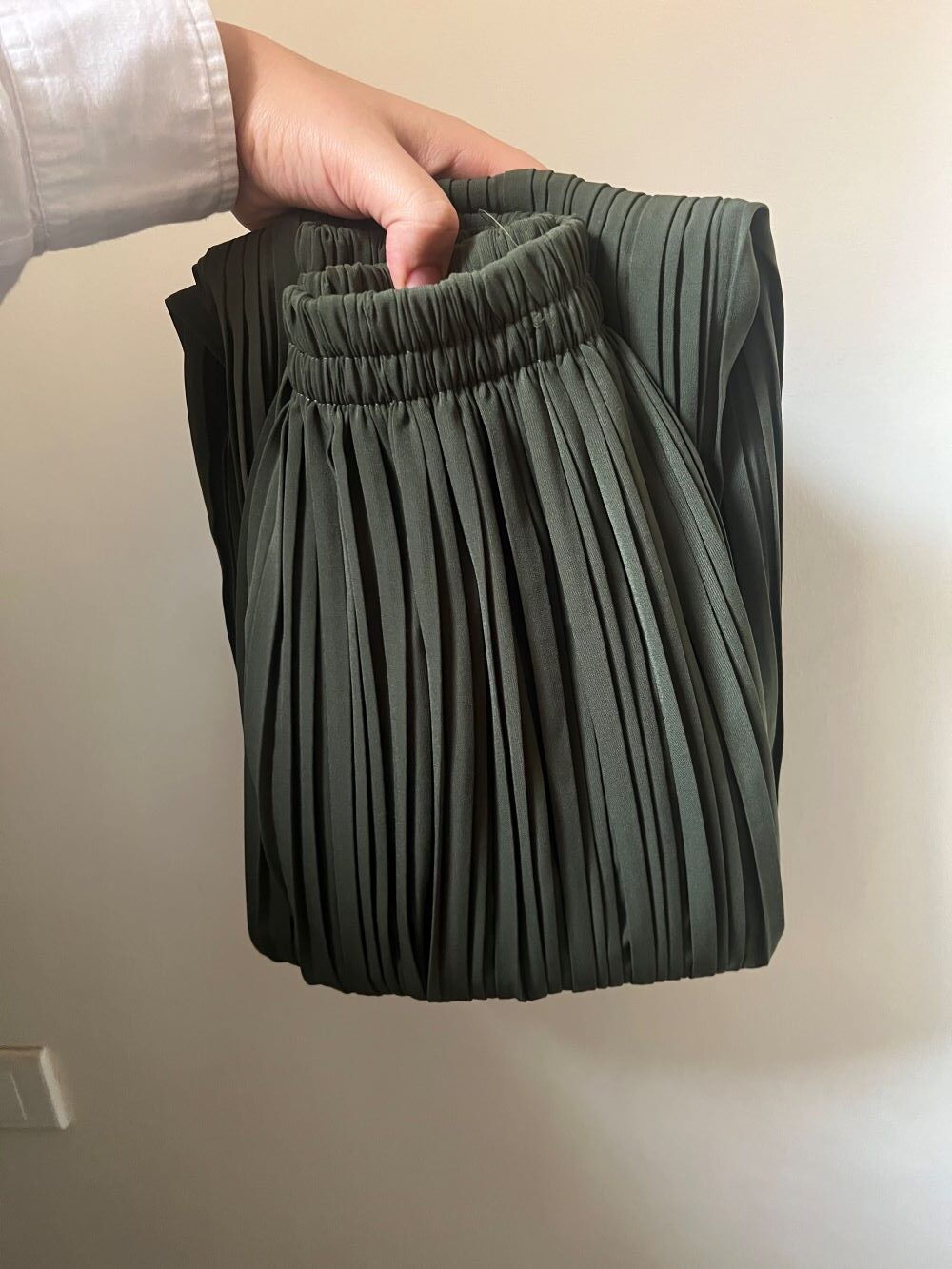 Pleated skirt made from imported crepe fabric (Olive Green) - Image 8