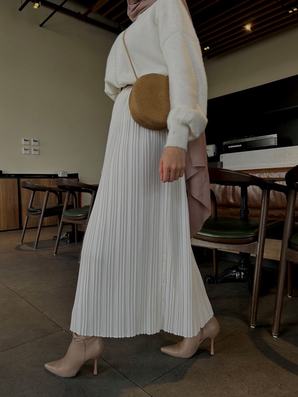 Pleated skirt made from imported crepe fabric (Off White) - Image 6