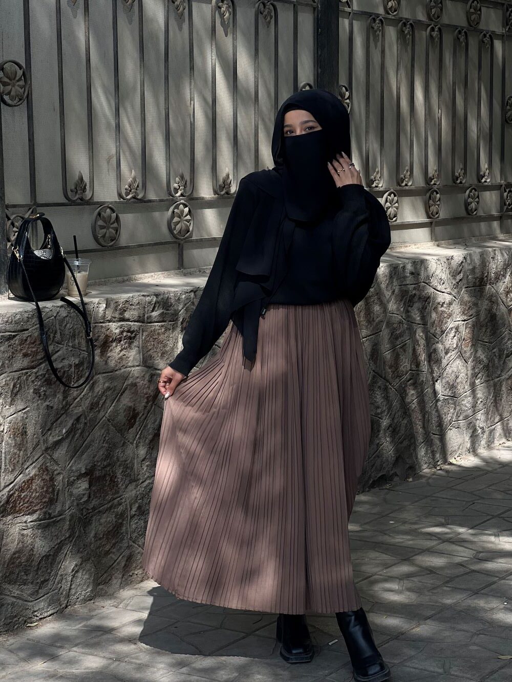 Pleated skirt made from imported crepe fabric (Light Coffee)