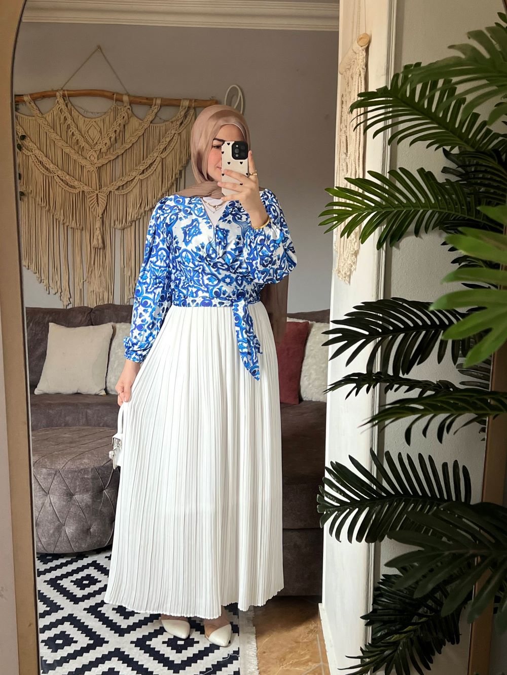 Pleated skirt made from imported crepe fabric (Off White)