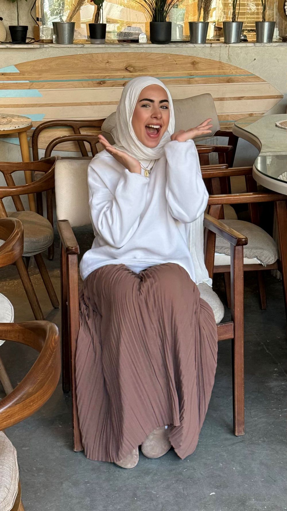 ⁦تنورة بليسيه مصنوعة من قماش الكريب المستورد (كافيه)⁩ - الصورة ⁦5⁩