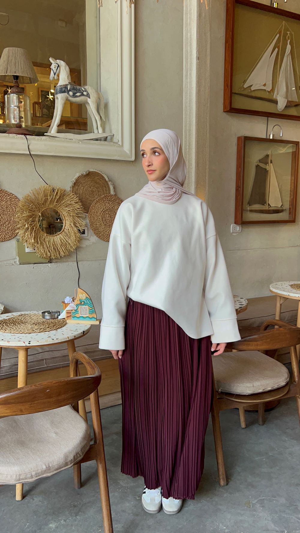 Pleated skirt made from imported crepe fabric (Burgundy)