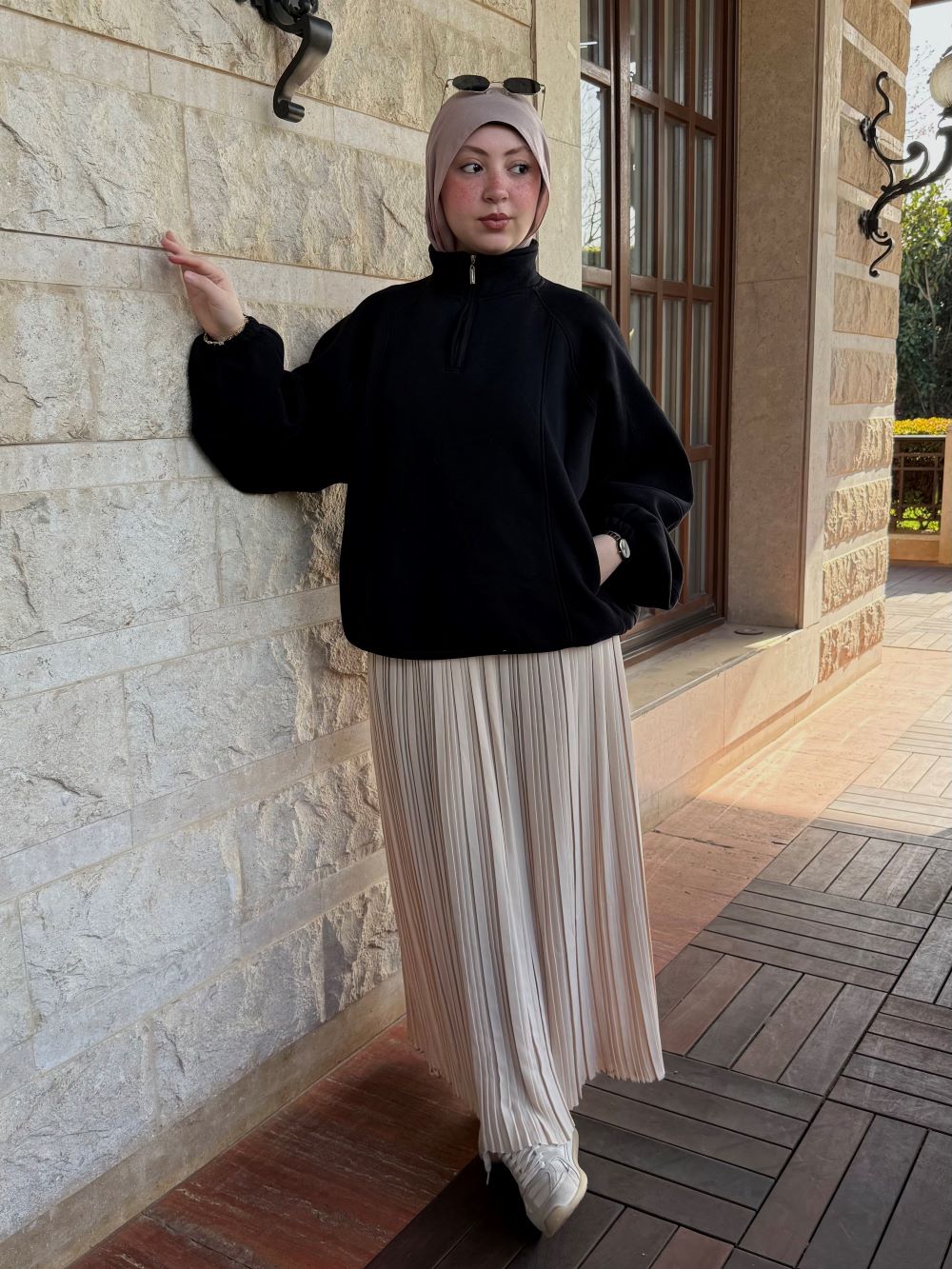 Pleated skirt made from imported crepe fabric (Beige)