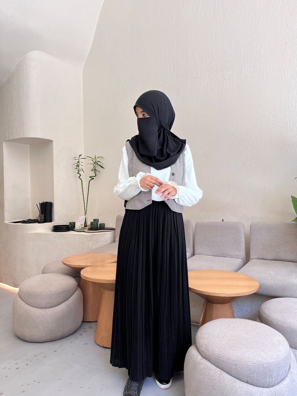 Pleated skirt made from imported crepe fabric (Black) - Image 2