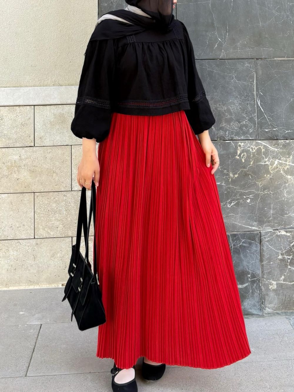 Pleated skirt made from imported crepe fabric (Red)