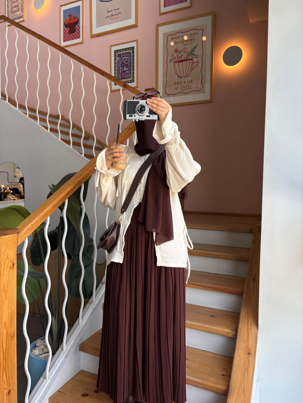 Pleated skirt made from imported crepe fabric (Brown)