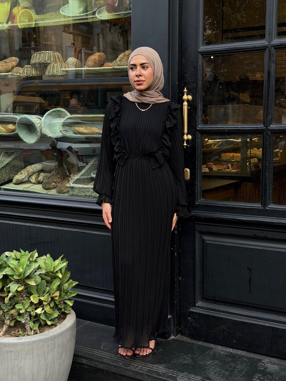 Pleated chiffon Dress with Separate Inner (Black) - Image 7