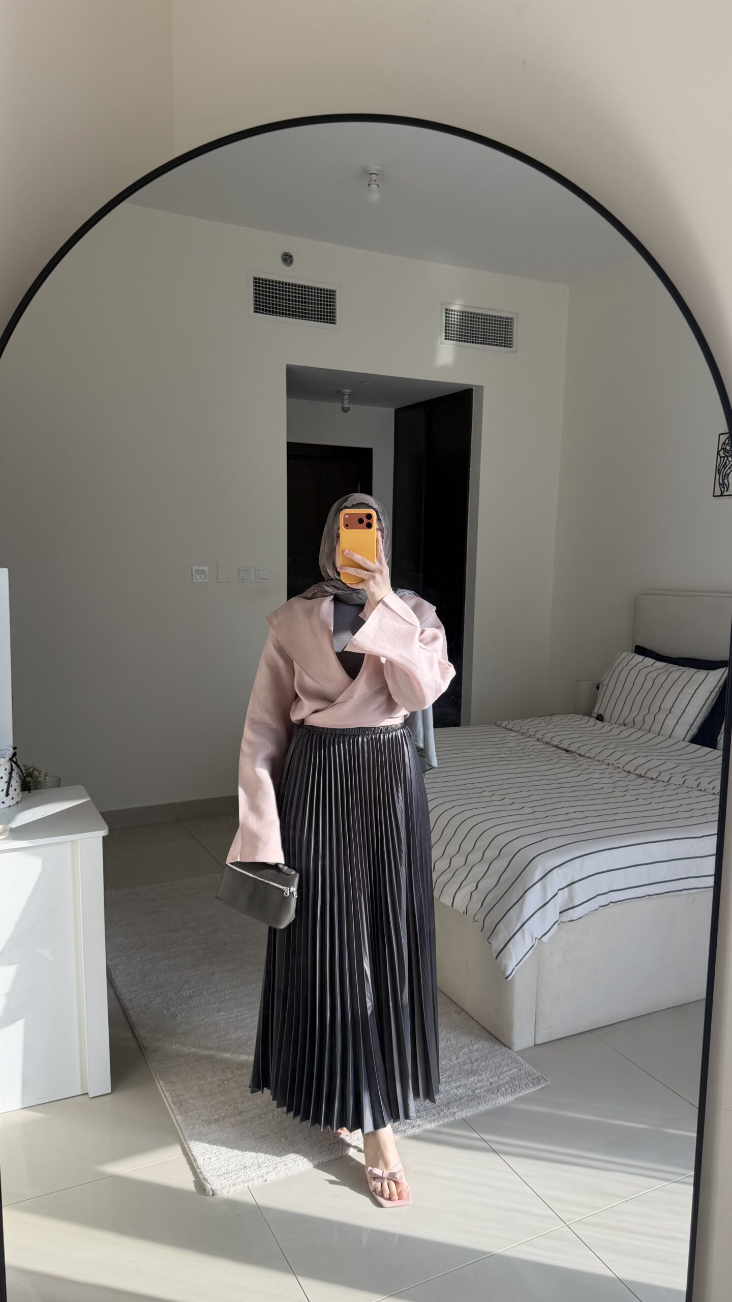 Satan klosh pleated skirt (Dark Silver Gray) - Image 2
