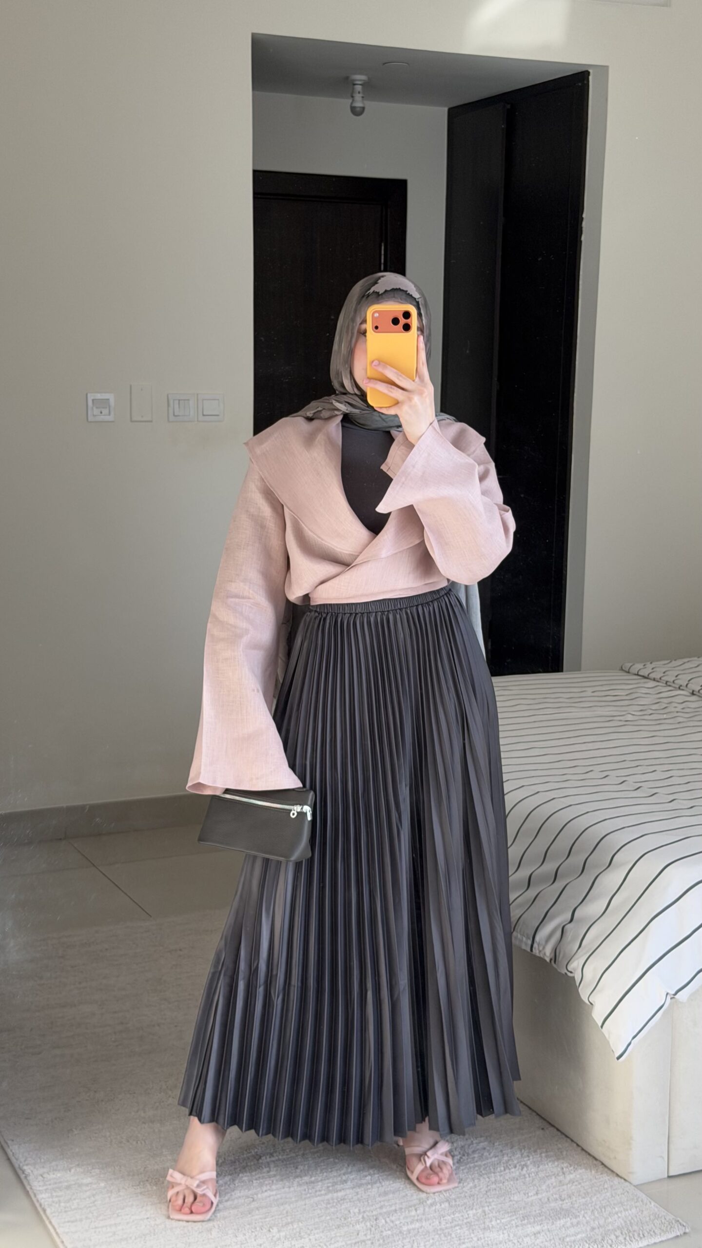 Satan klosh pleated skirt (Dark Silver Gray) - Image 3