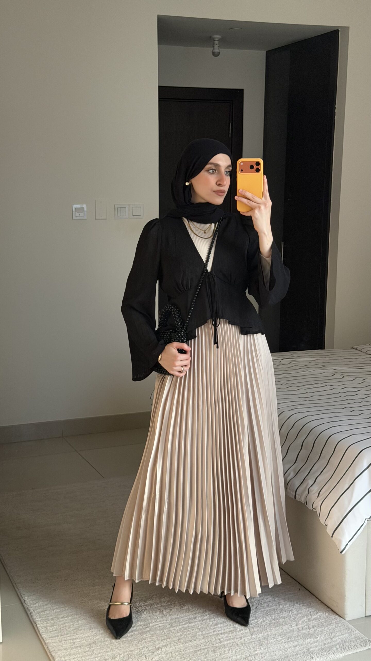 Satan klosh pleated skirt (Champagne Beige)