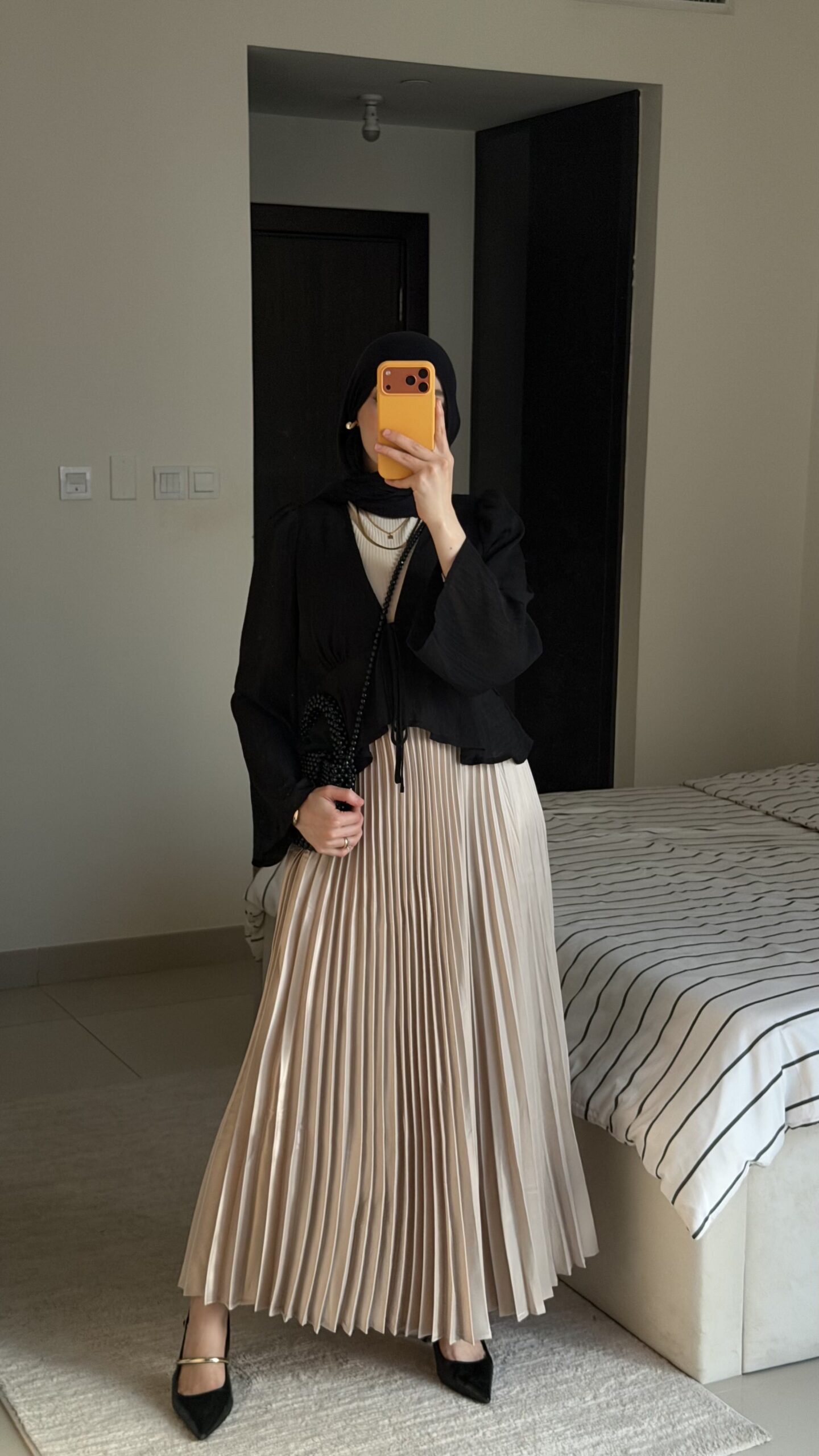 Satan klosh pleated skirt (Champagne Beige) - Image 2