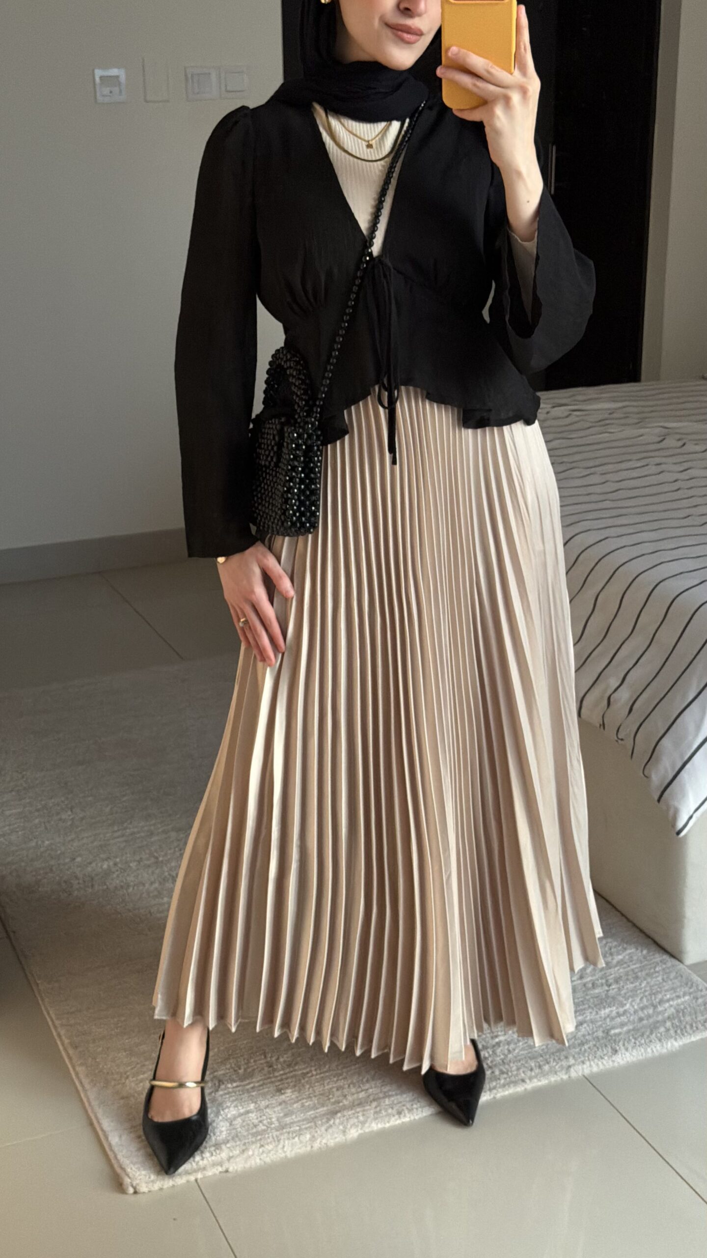 Satan klosh pleated skirt (Champagne Beige) - Image 3