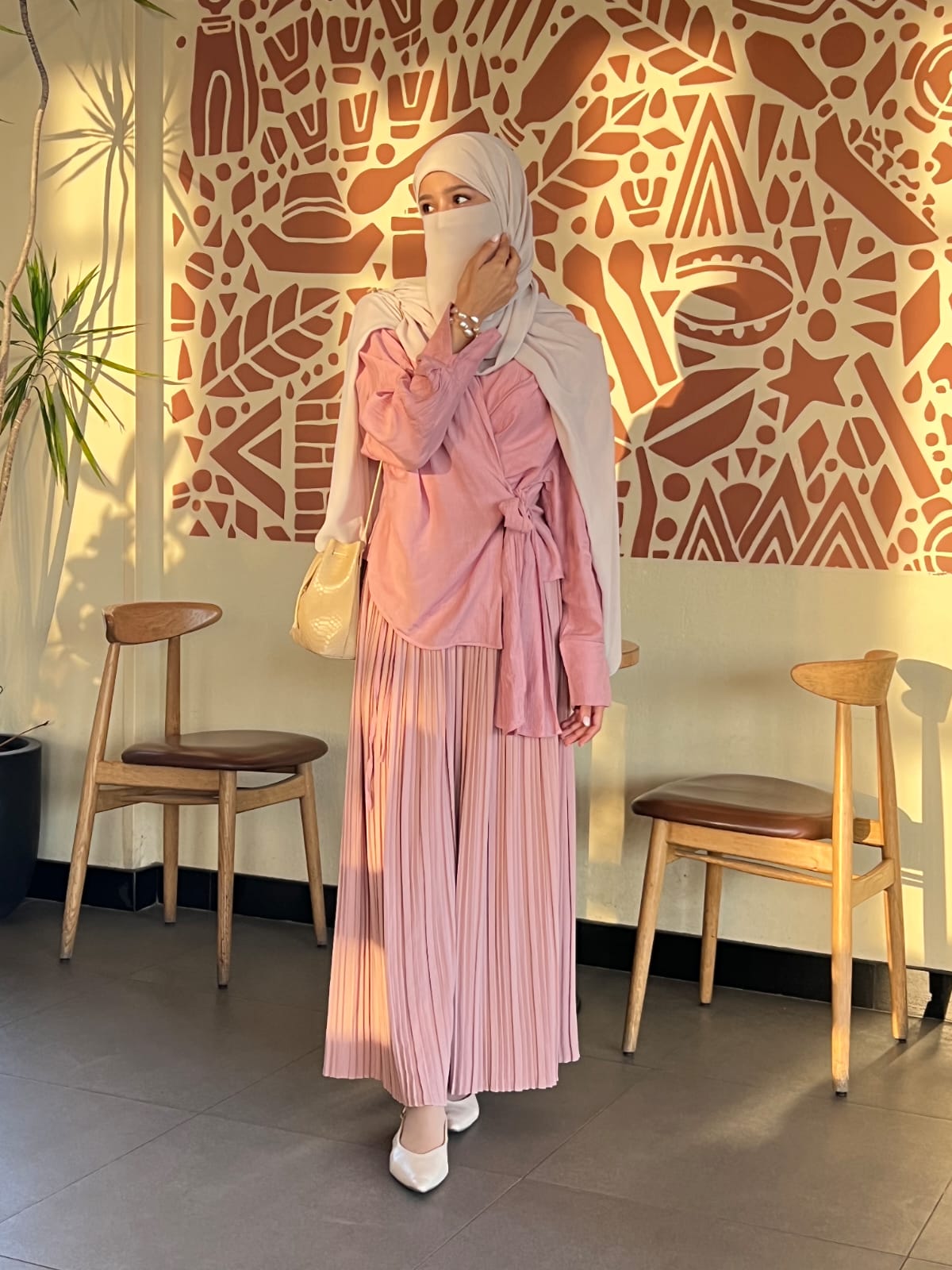 Pleated skirt made from imported crepe fabric (Nude pink)